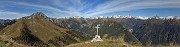 64 Spettacolare vista panoramica dalla vetta del Pizzo Badile (2044 m) verso le alte cime orobiche brembane